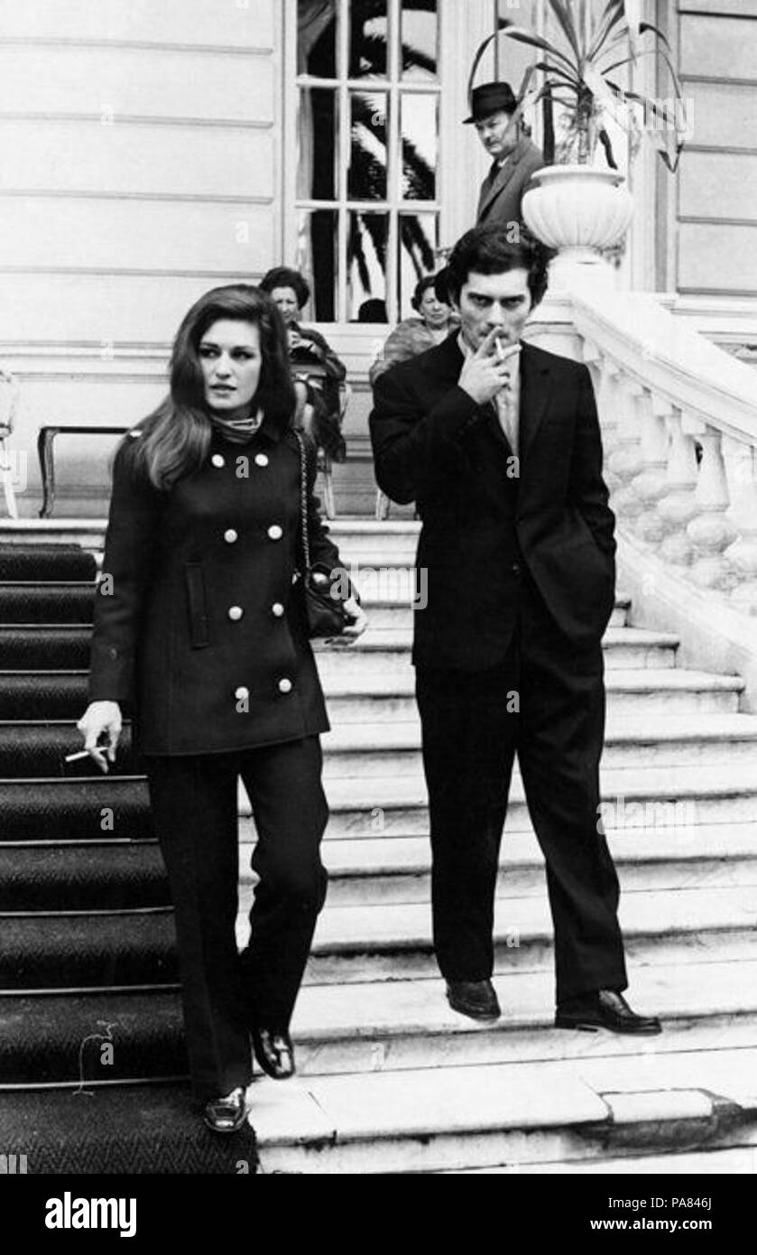 58 Dalida et Luigi Tenco à San Remo (ritagliate) Foto Stock