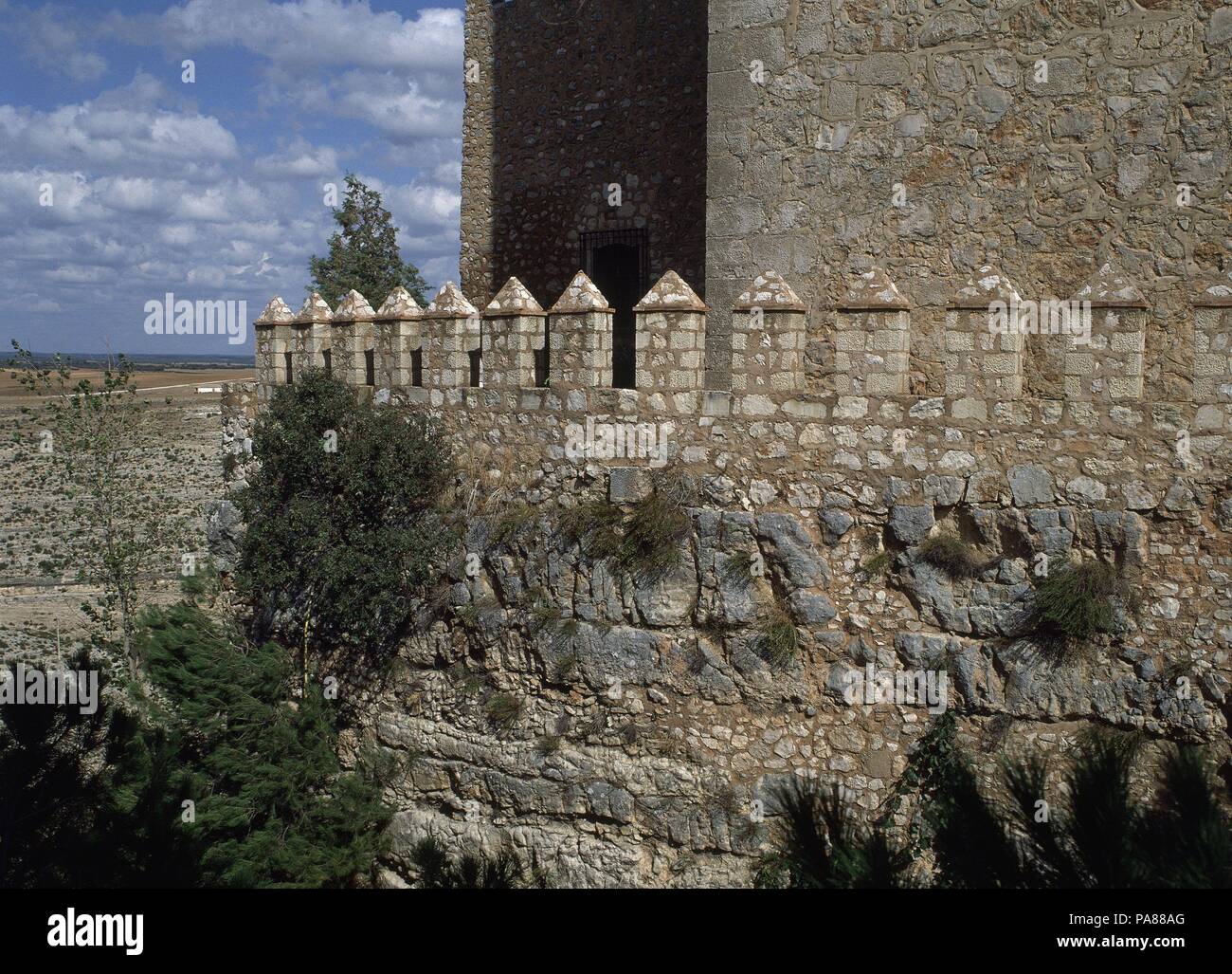 ALMENAS EN LA MURALLA DEL CASTILLO. Posizione: Castillo, ALARCON, Cuenca, Spagna. Foto Stock