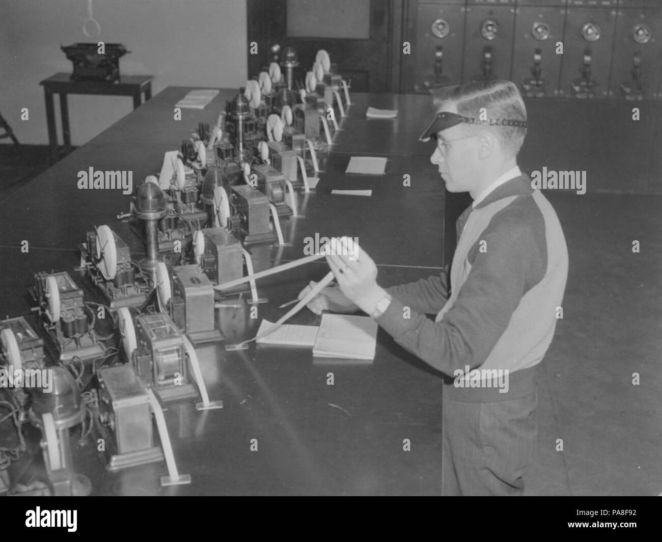 80 Funzione. Il dominio di protezione elettrica - Ticker tape allarme - Serbatoi per acqua &AMP; pressione BAnQ P48S1P10408 Foto Stock