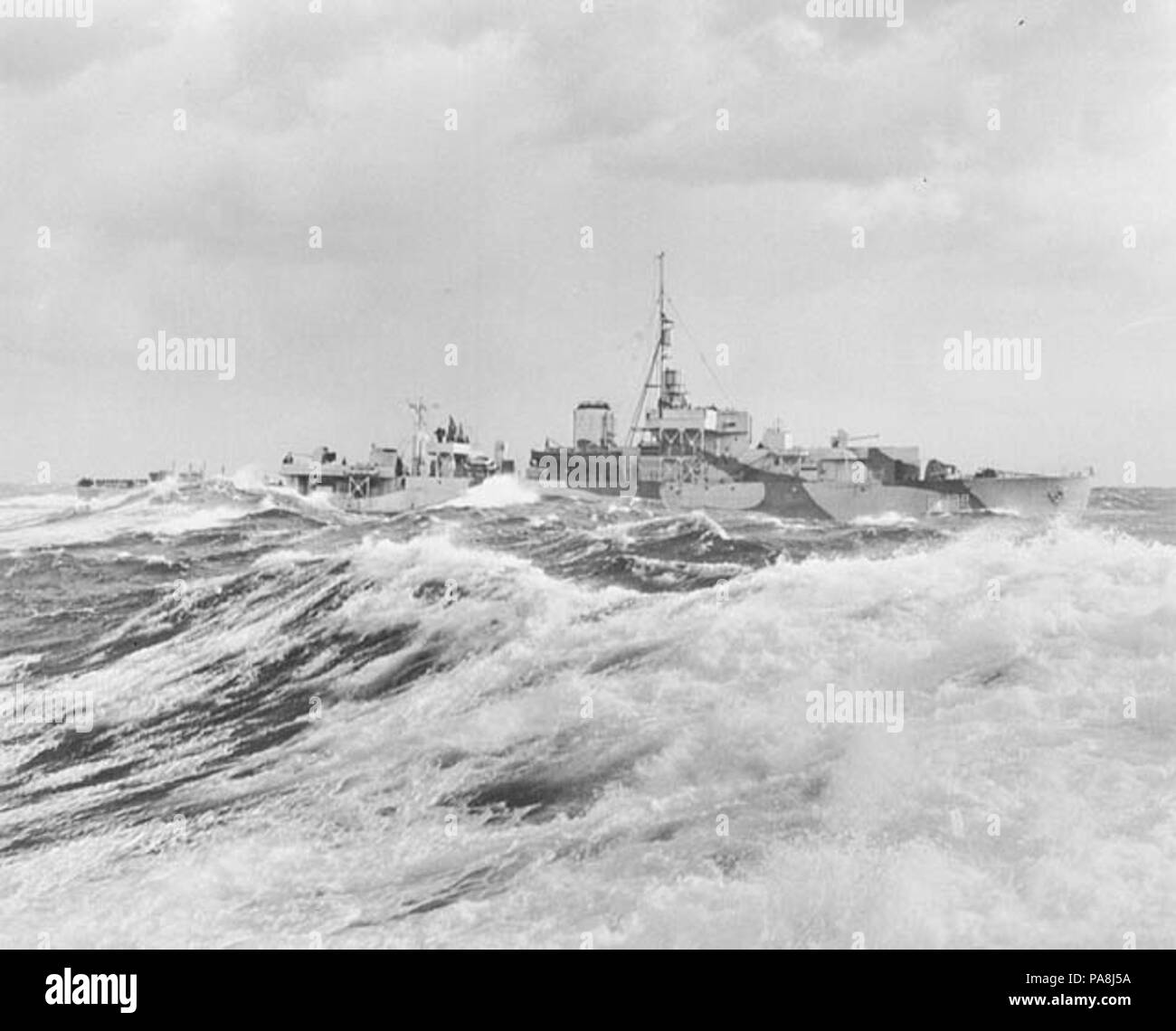 113 HMCS Swansea off Bermuda 1944 3194362 LAC Foto Stock