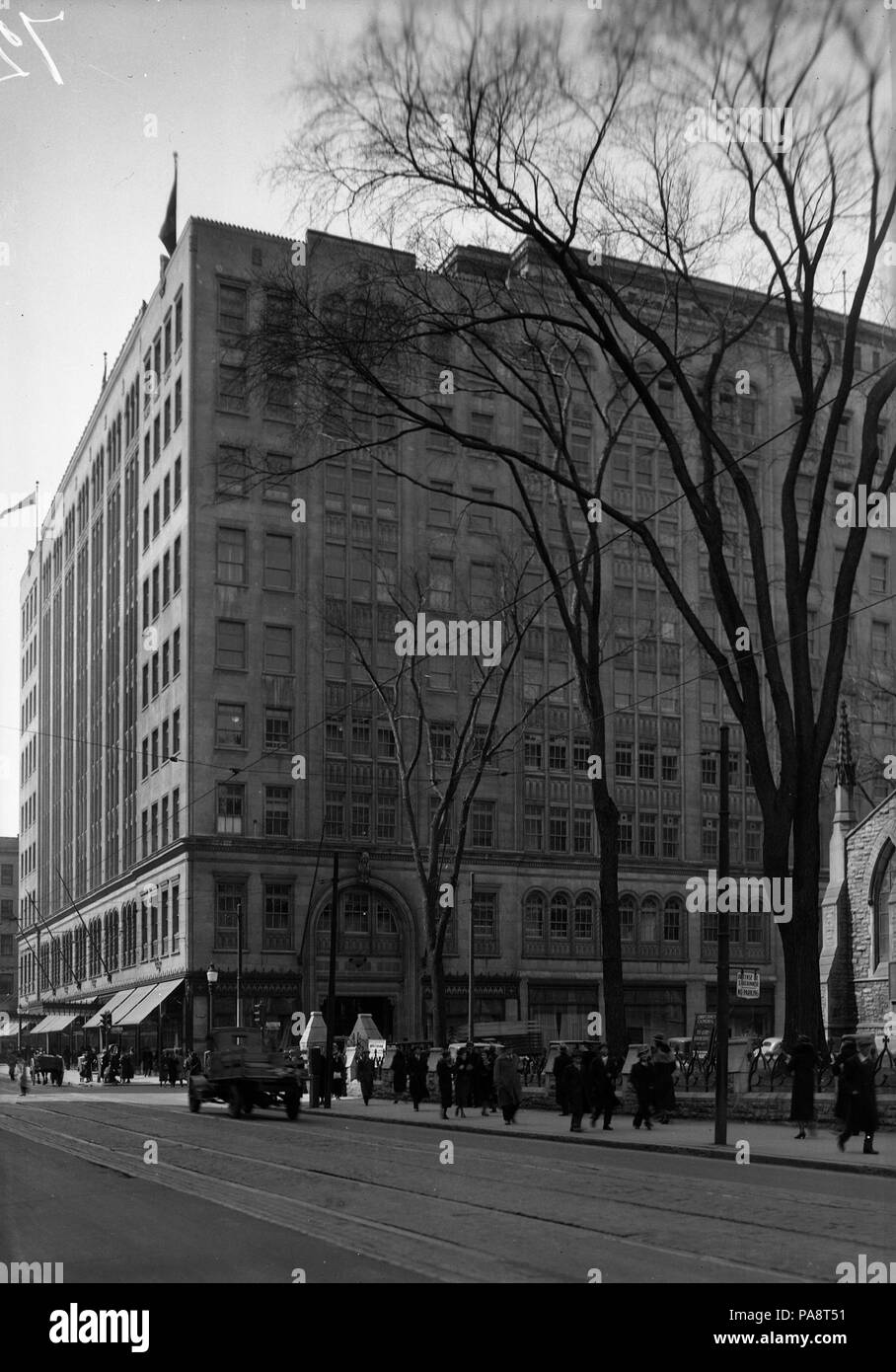 106 grand magasin Eaton s, 677, Rue Sainte-Catherine Ouest, l angolo de la rue University, 30 mars 1936 Foto Stock