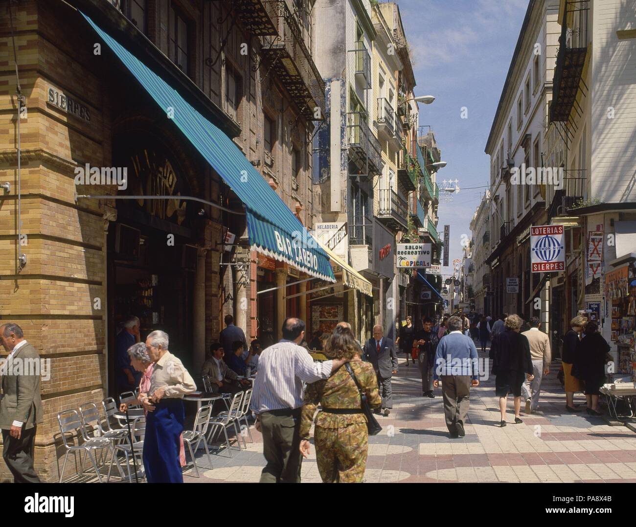 CALLE DE LAS SIERPES. Posizione: esterno, Sevilla, Sevilla, Spagna. Foto Stock