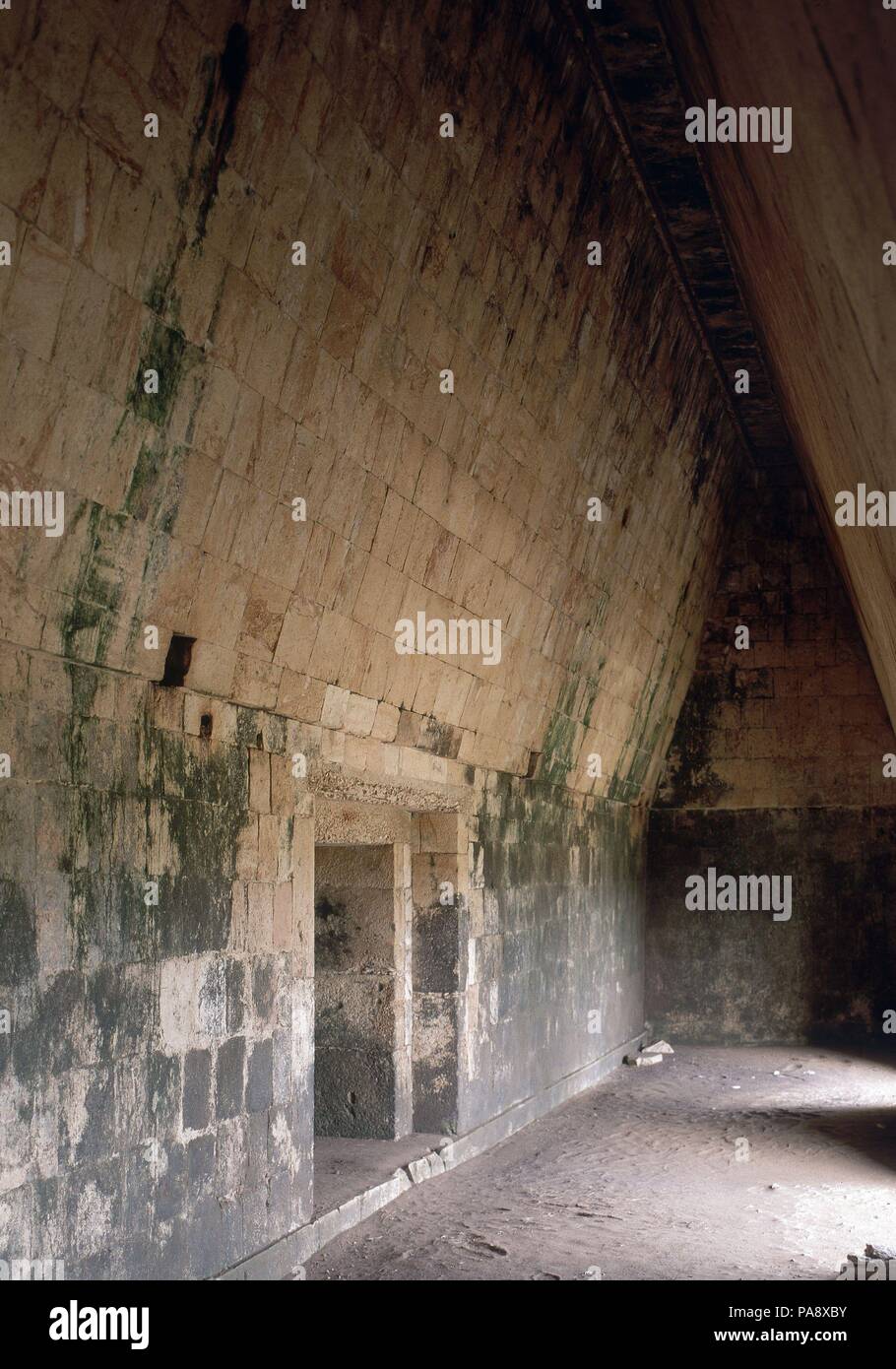 PALACIO GOBERNADOR-SALA ABOVEDADA. Posizione: CASA DEL GOBERNADOR, UXMAL, CIUDAD DE MEXICO. Foto Stock