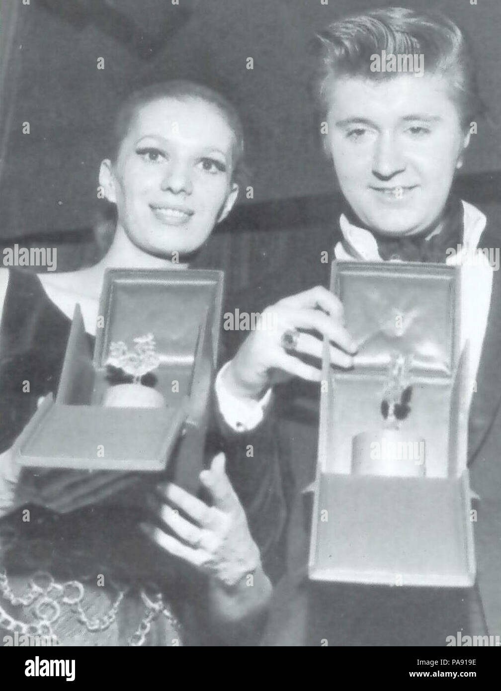 128 Iva Zanicchi e Bobby Solo Sanremo 1969 Foto Stock