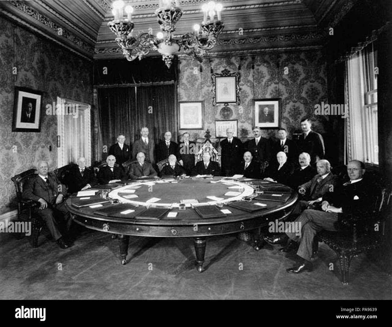147 KingCabinetMeeting1930 Foto Stock