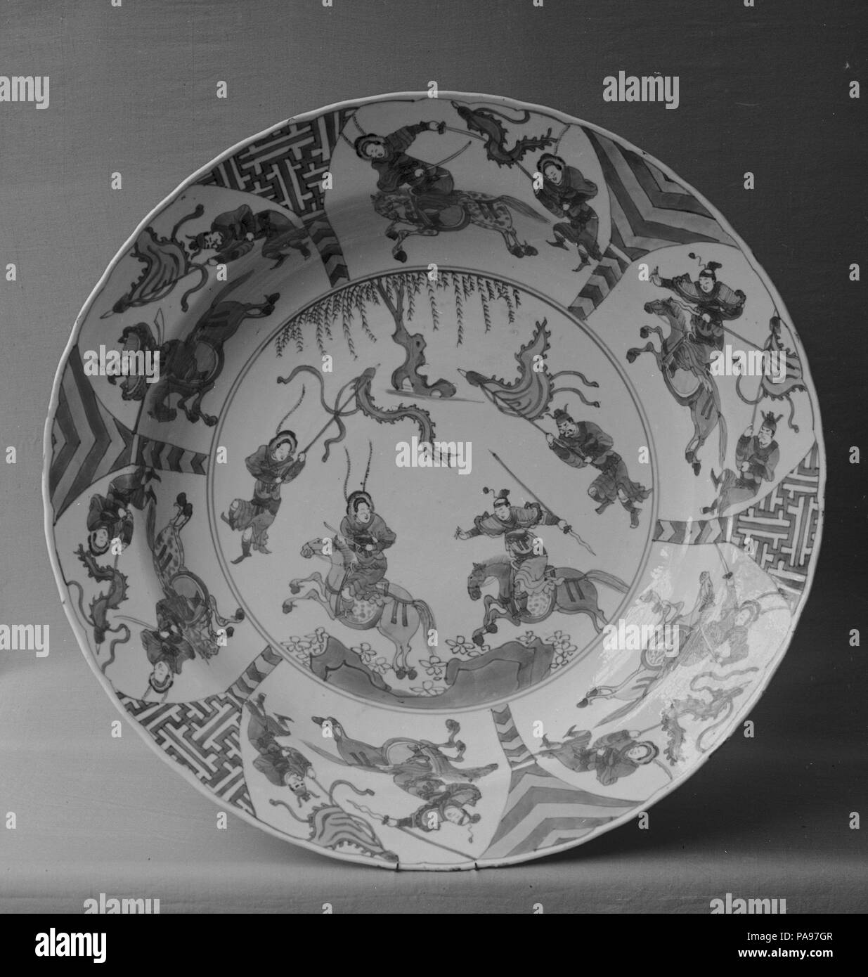 Piastra. Cultura: la Cina. Dimensioni: diam. 14 3/4 in. (37,5 cm). Data: tardo 17th-inizio del XVIII secolo. Museo: Metropolitan Museum of Art di New York, Stati Uniti d'America. Foto Stock