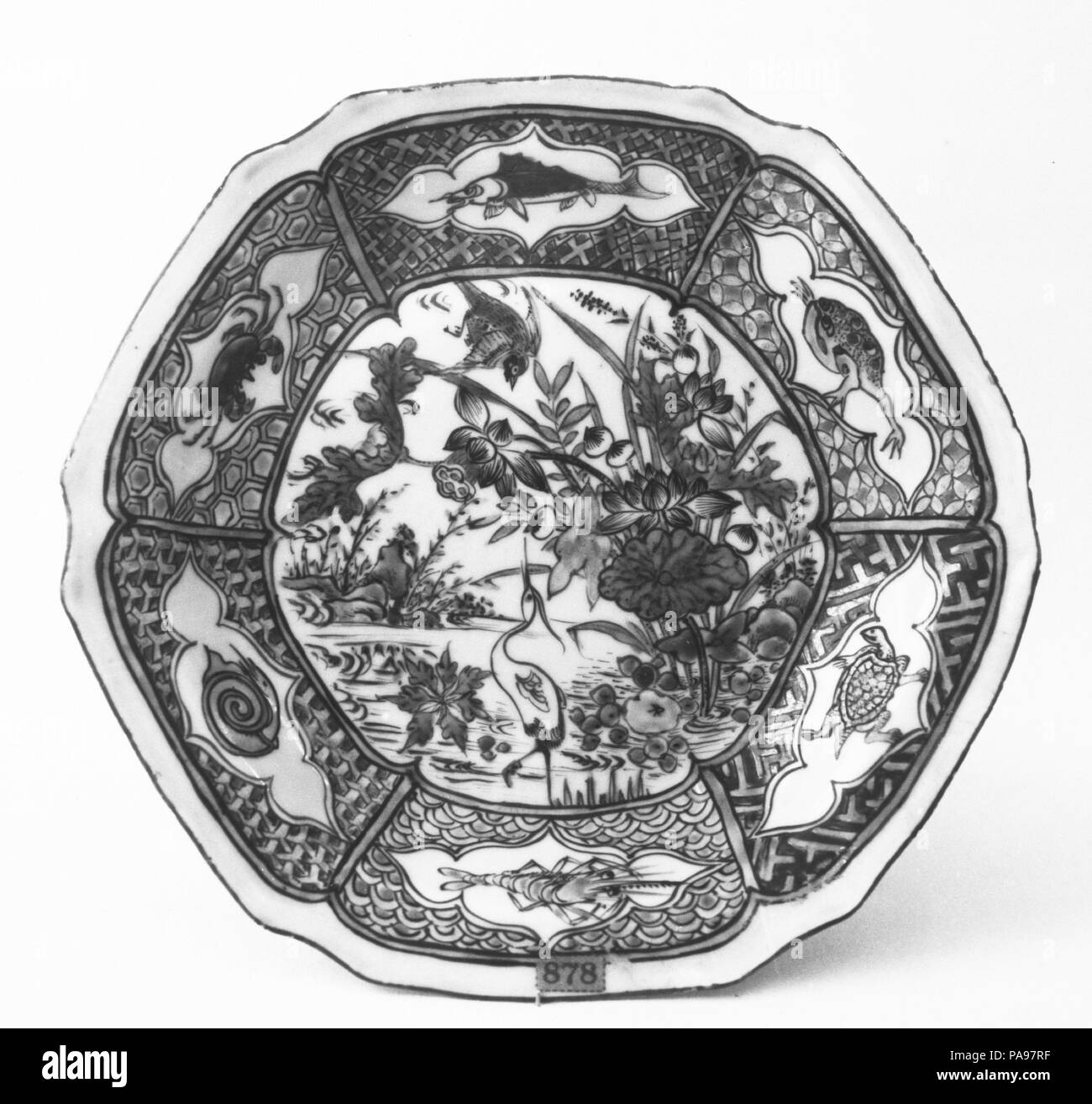Piatto con Heron in stagno. Cultura: la Cina. Dimensioni: diam. 8 1/4 in. (21 cm). Data: metà del XVII secolo. Museo: Metropolitan Museum of Art di New York, Stati Uniti d'America. Foto Stock