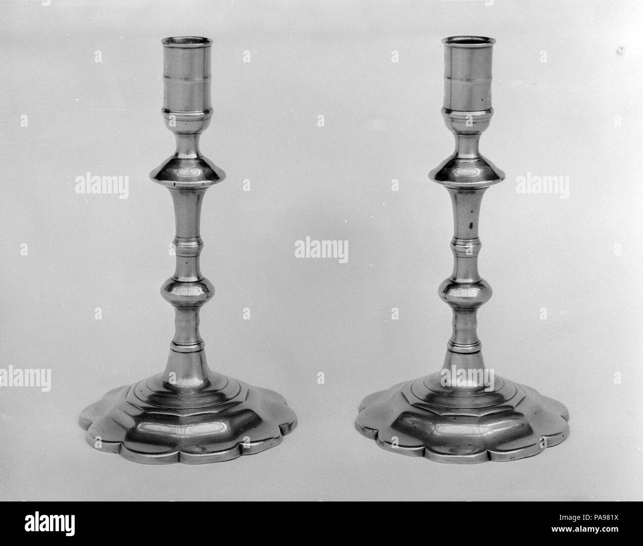 Candelabro. Dimensioni: H. 8 3/4 in. (22,2 cm). Data: 1750-60. Museo: Metropolitan Museum of Art di New York, Stati Uniti d'America. Foto Stock