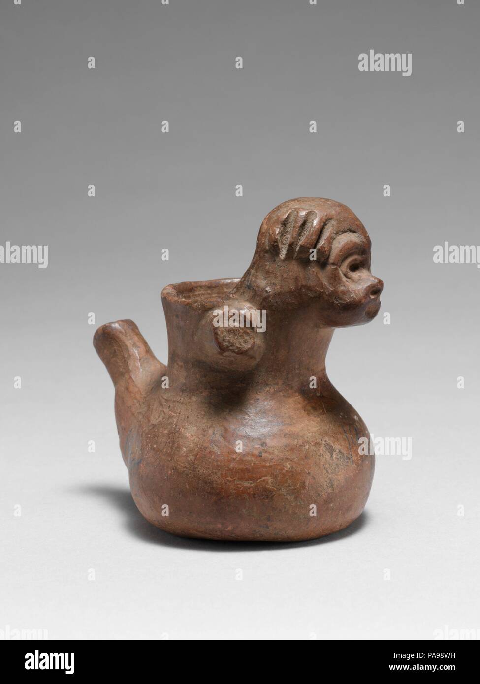 Pottery fischio. Cultura: messicano (Veracruz). Dimensioni: complessivo: H. 7.4 x W. 5.5 x D. 7.6cm, 80 g. (2 15/16 x 2 3/16 x 3 in., 0.2lb.). Data:, rispettivamente, 300-1200. Museo: Metropolitan Museum of Art di New York, Stati Uniti d'America. Foto Stock