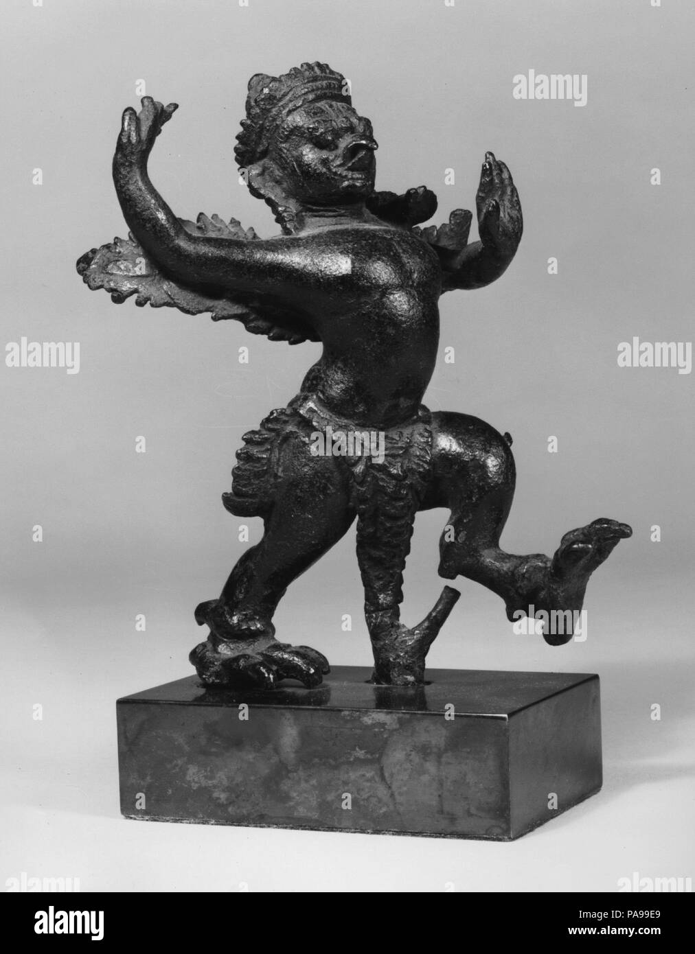 Estensione Garuda (Royal uccello solare). Cultura: Cambogia. Dimensioni: H. 5 1/4 in. (13,3 cm); W. 3 1/2 in. (8,9 cm); D. 5. (12,7 cm). Data: terzo trimestre del decimo secolo. Museo: Metropolitan Museum of Art di New York, Stati Uniti d'America. Foto Stock