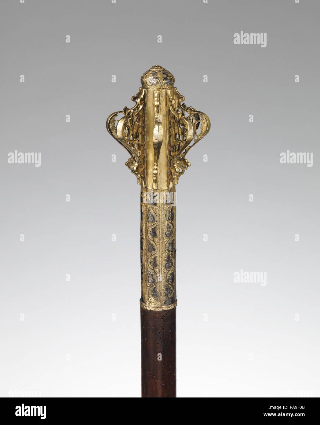 Macis. Cultura: Turco. Dimensioni: L. 24 a. (60,96 cm); Diam. di testa 3 1/8 in. (8 cm); Wt. 1 lb. 3 oz. (535 g). Data: 1648-87. Questo predisposto delicatamente macis, con la sua testa di argento-gilt trafitto con progetti tulipano, non è stata una battaglia arma; fu probabilmente un insegna del comando nell'esercito Ottomano. Esempi analoghi sono stati presi come bottino dopo il fallito assedio turco di Vienna nel 1683. Museo: Metropolitan Museum of Art di New York, Stati Uniti d'America. Foto Stock