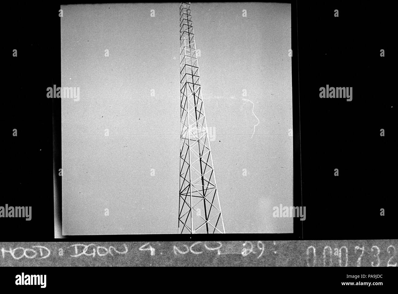 237 11729 SLNSW Apertura della nuova stazione radio 2CA Canberra parte del montante di trasmissione Foto Stock