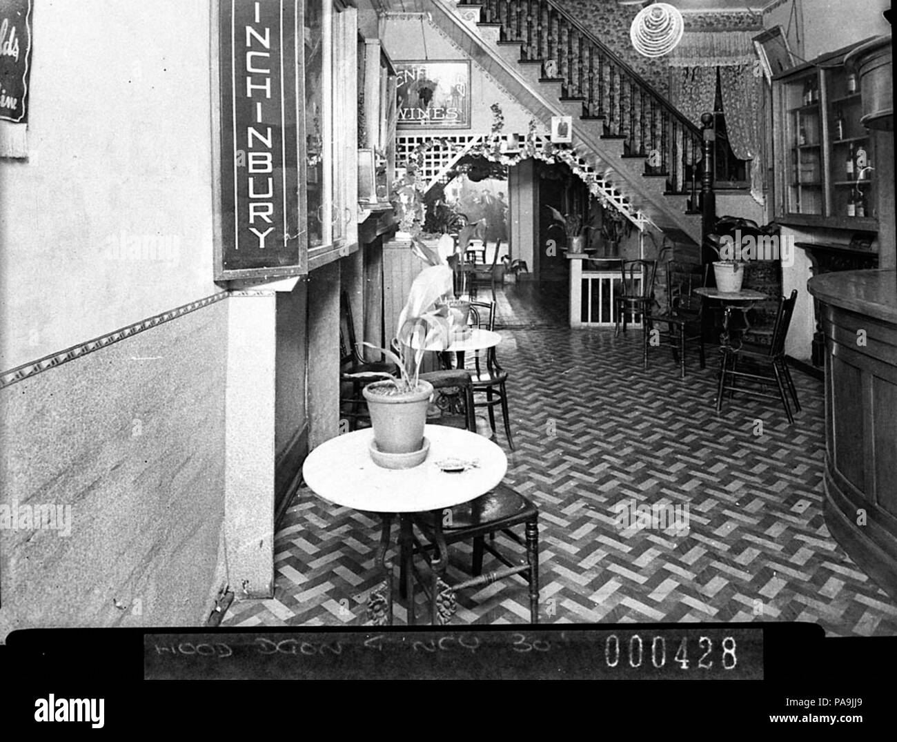 237 12174 SLNSW Penfolds vini visualizzare in un vecchio saloon Foto Stock