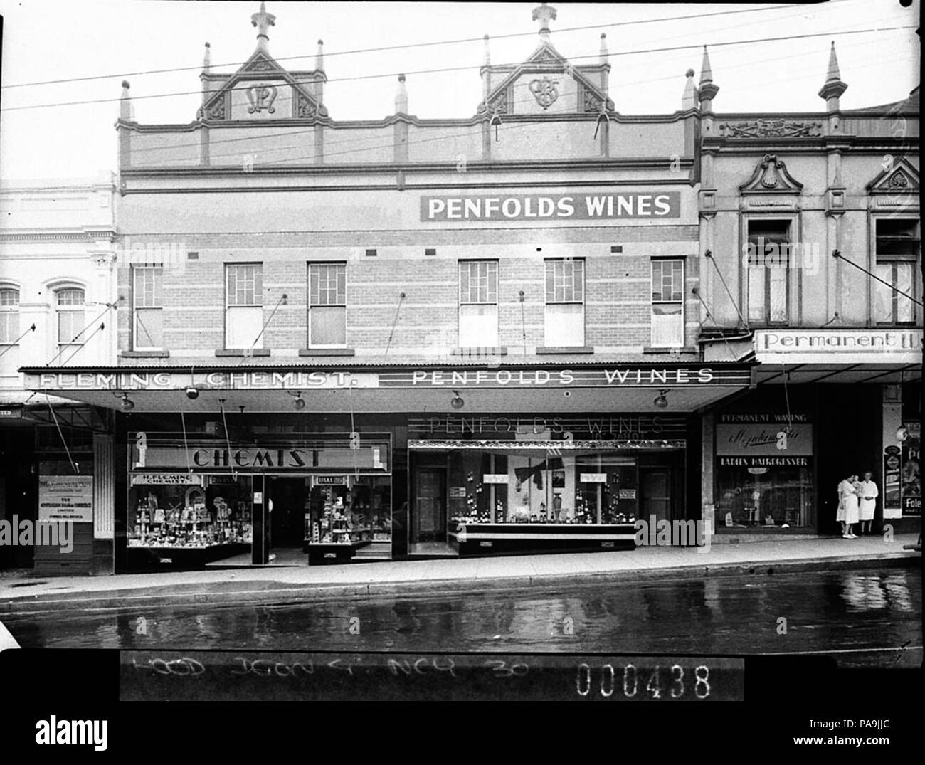 237 SLNSW 12183 Penfolds vini visualizzare nelle vetrine del salone del vino Foto Stock