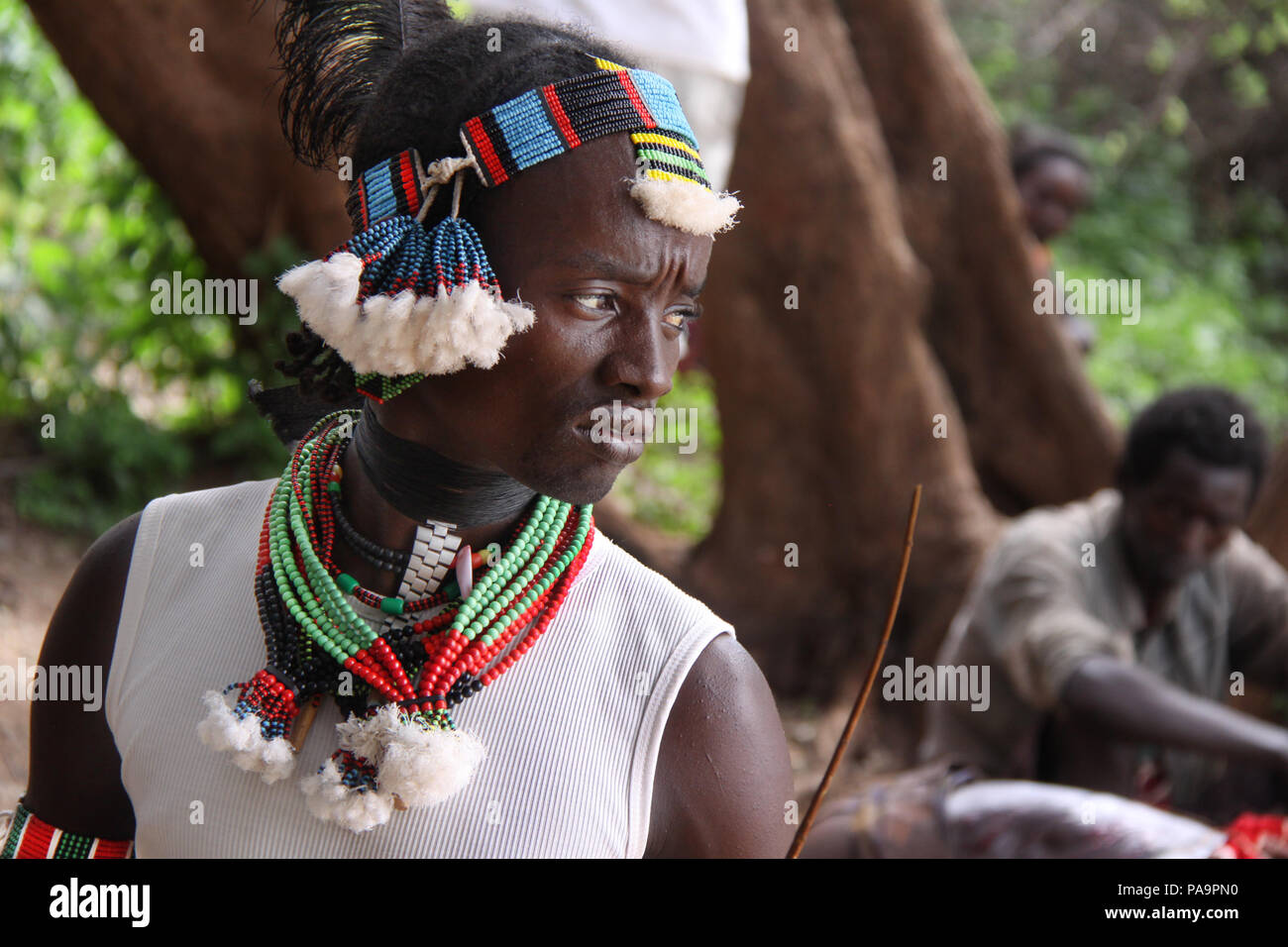 Maza durante Bull Jumping cerimonia (Ukuli rituale) da Hamer Hamar tribù, Etiopia Foto Stock