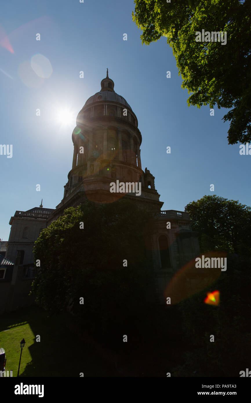 Città di Boulogne-sur-Mer, Francia. Il pittoresco stagliano vista della Basilica di Notre Dame la cupola. Foto Stock