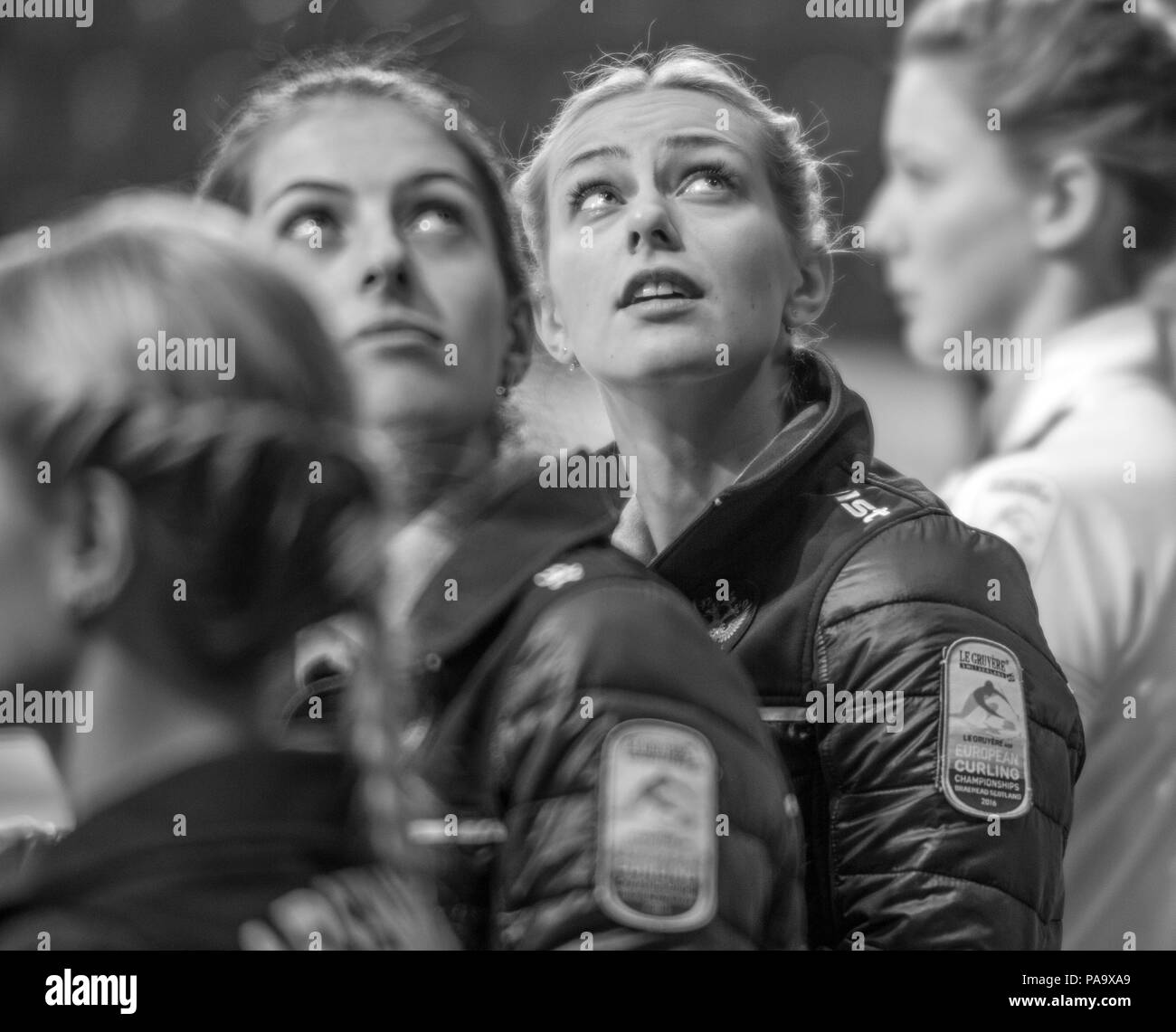 Glasgow, Scozia, russo "salta", Victoria MOISEEVA, durante il 'Round Robin',' Gioco, Scozia vs Russia, 'Le Gruyère European Curling Championship's", 2016 Venue, Braehead, Scozia, Giovedì 24/11/2016 © Peter SPURRIER, Foto Stock