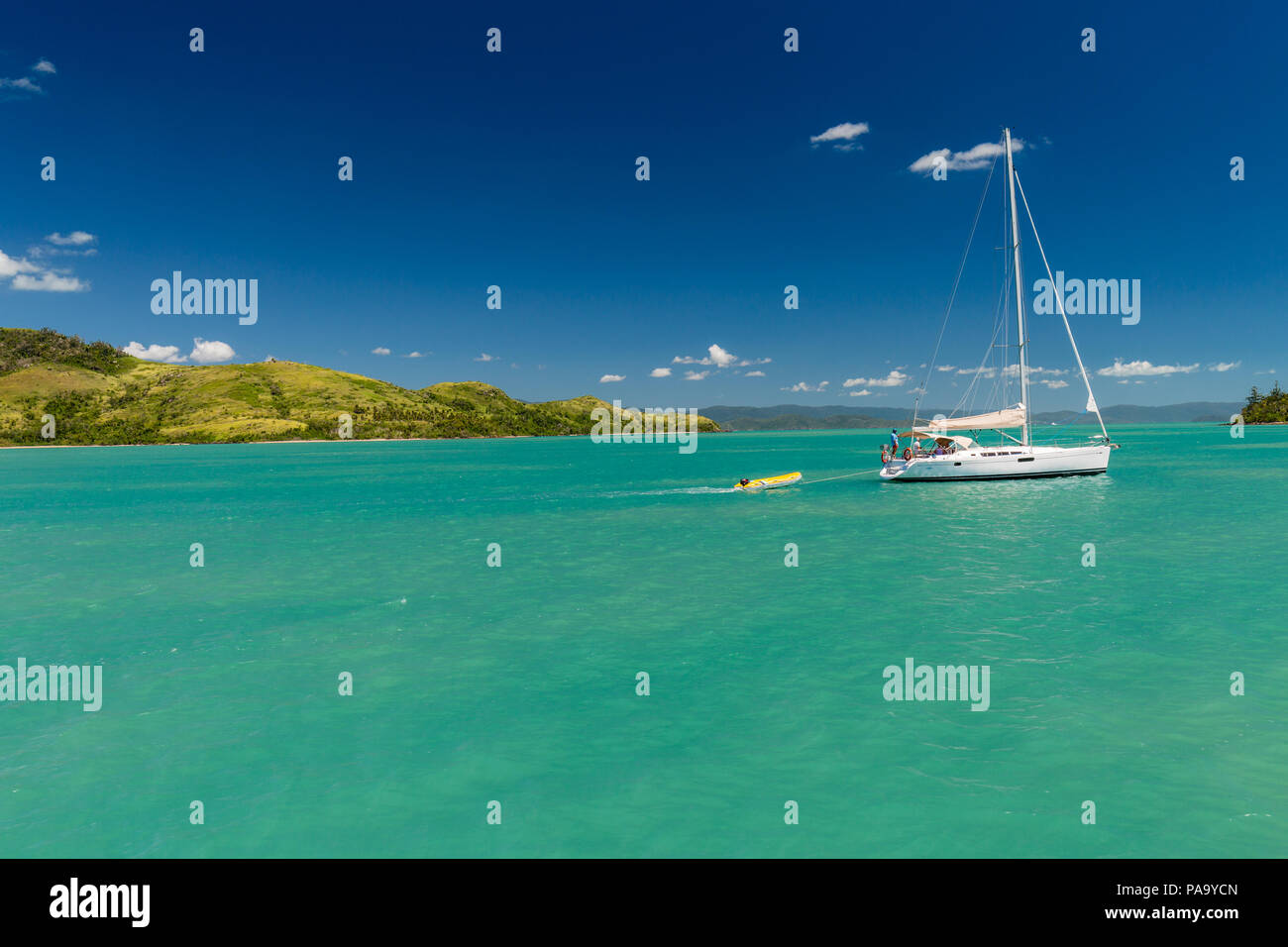 Yacht a vela in isole Whitsunday, Australia Foto Stock