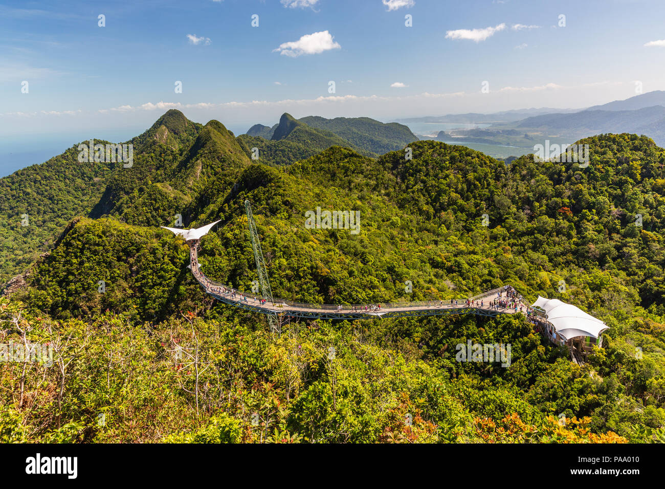 Il Langkawi Sky Bridge seduto sul picco di Gunung Mat Chinchang, Langkawi, Malesia Foto Stock