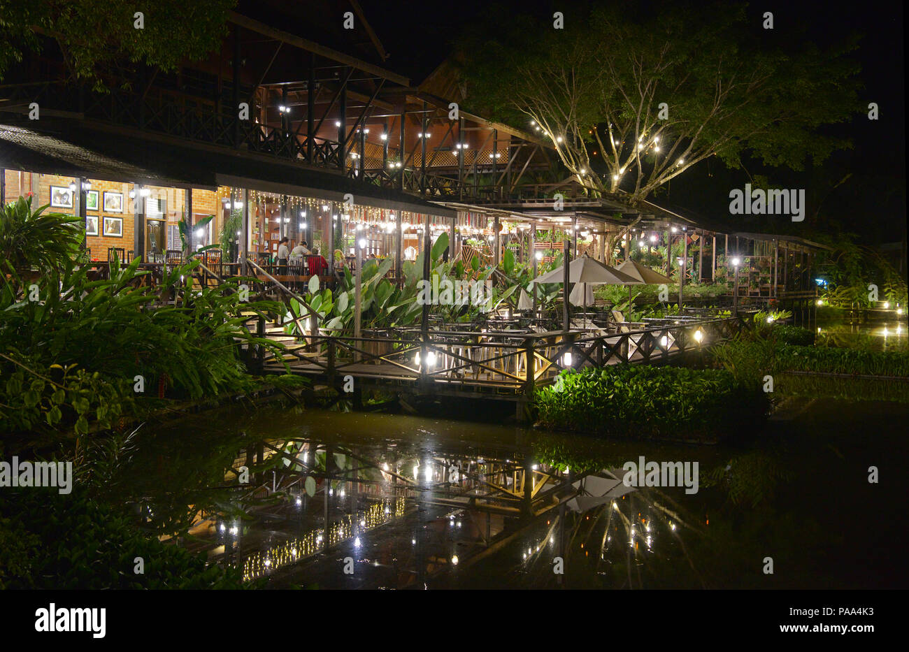 Sepilok Nature Resort di notte Sabah Borneo malese federazione Foto Stock