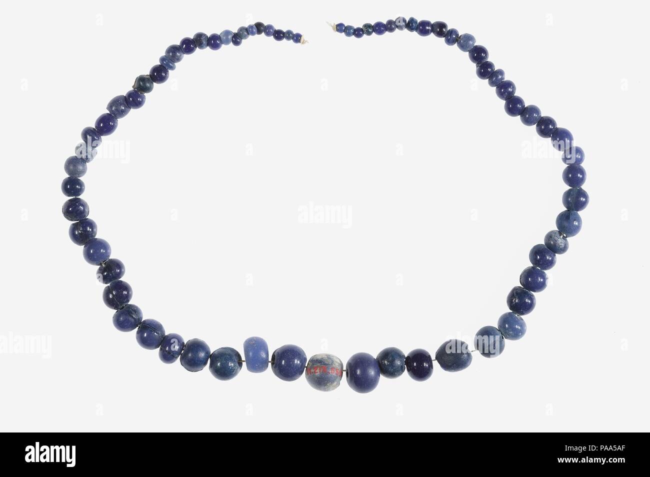 Stringa di perline a sfera. Dimensioni: L. 38 cm (14, 15-16). Dynasty: Dynasty 18. Regno: regno di Amenofi III. Data: ca. 1390-1353 A.C. Museo: Metropolitan Museum of Art di New York, Stati Uniti d'America. Foto Stock