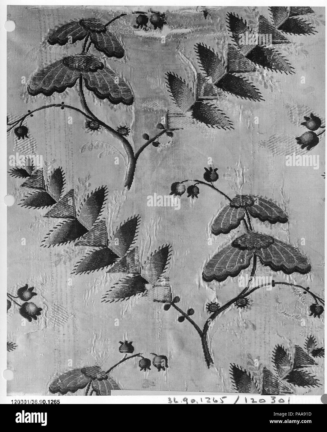 Pezzo. Cultura: francese. Dimensioni: L. 15 1/4 x W. 13 1/2 pollici 38,7 x 34,3 cm. Data: ca. 1760. Museo: Metropolitan Museum of Art di New York, Stati Uniti d'America. Foto Stock