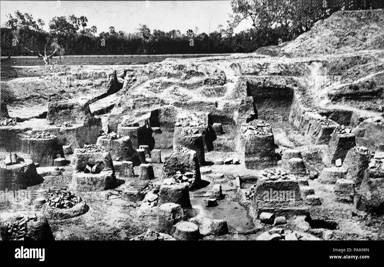 170 Mauryan rovine di pillared hall presso il sito Kumrahar di Pataliputra ASIEC 1912-13 Foto Stock
