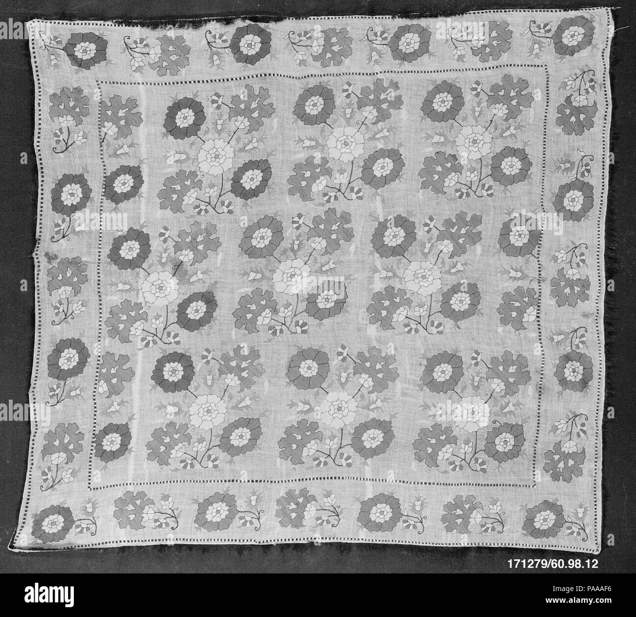 Square. Dimensioni: H. 44 a. (111.8 cm) W. 47 a. (119,4 cm). Data: XVIII secolo. Museo: Metropolitan Museum of Art di New York, Stati Uniti d'America. Foto Stock Square. Dimensioni: H. 44 a. (111.8 cm) W. 47 a. (119,4 cm). Data: XVIII secolo. Museo: Metropolitan Museum of Art di New York, Stati Uniti d'America. Foto Stock