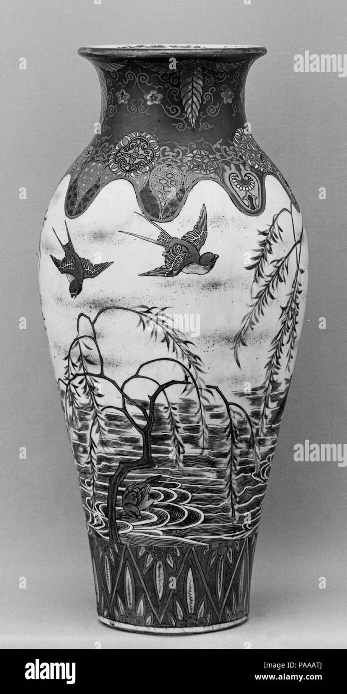 Vaso. Cultura: il Giappone. Dimensioni: H. 15 3/4 in. (40 cm). Data: 1800. Museo: Metropolitan Museum of Art di New York, Stati Uniti d'America. Foto Stock