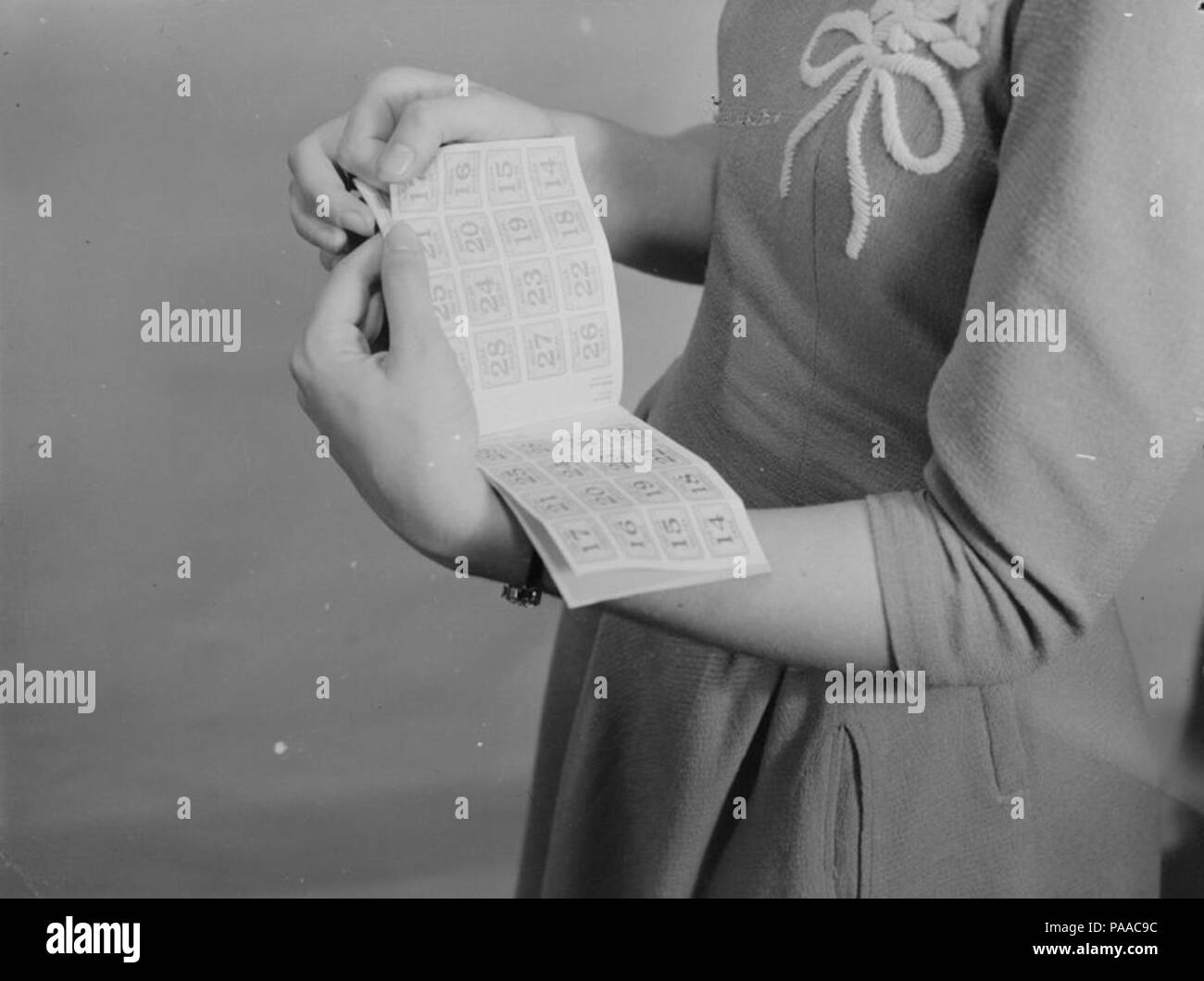 183 News. Le razioni di coupon (Marjorie Aitken) BAnQ P48S1P09350 Foto Stock