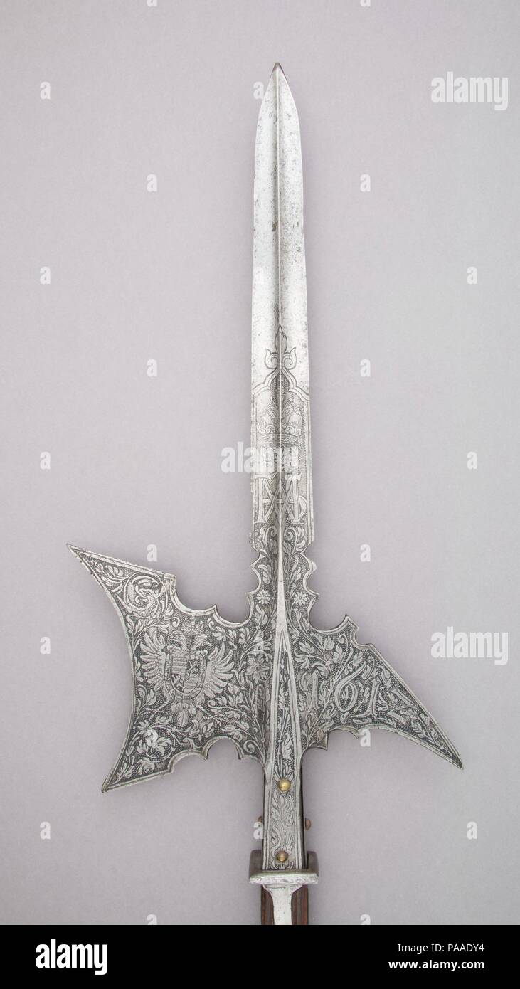 Alabarda. Cultura: austriaco. Dimensioni: L. 98 1/4 in. (249.4 cm); L. di testa 24 7/8 in. (63,2 cm); W. 14 a. (35,5 cm); Wt. 7 lbs. 13 oz. (3540 g). Data: datata 1612. Museo: Metropolitan Museum of Art di New York, Stati Uniti d'America. Foto Stock