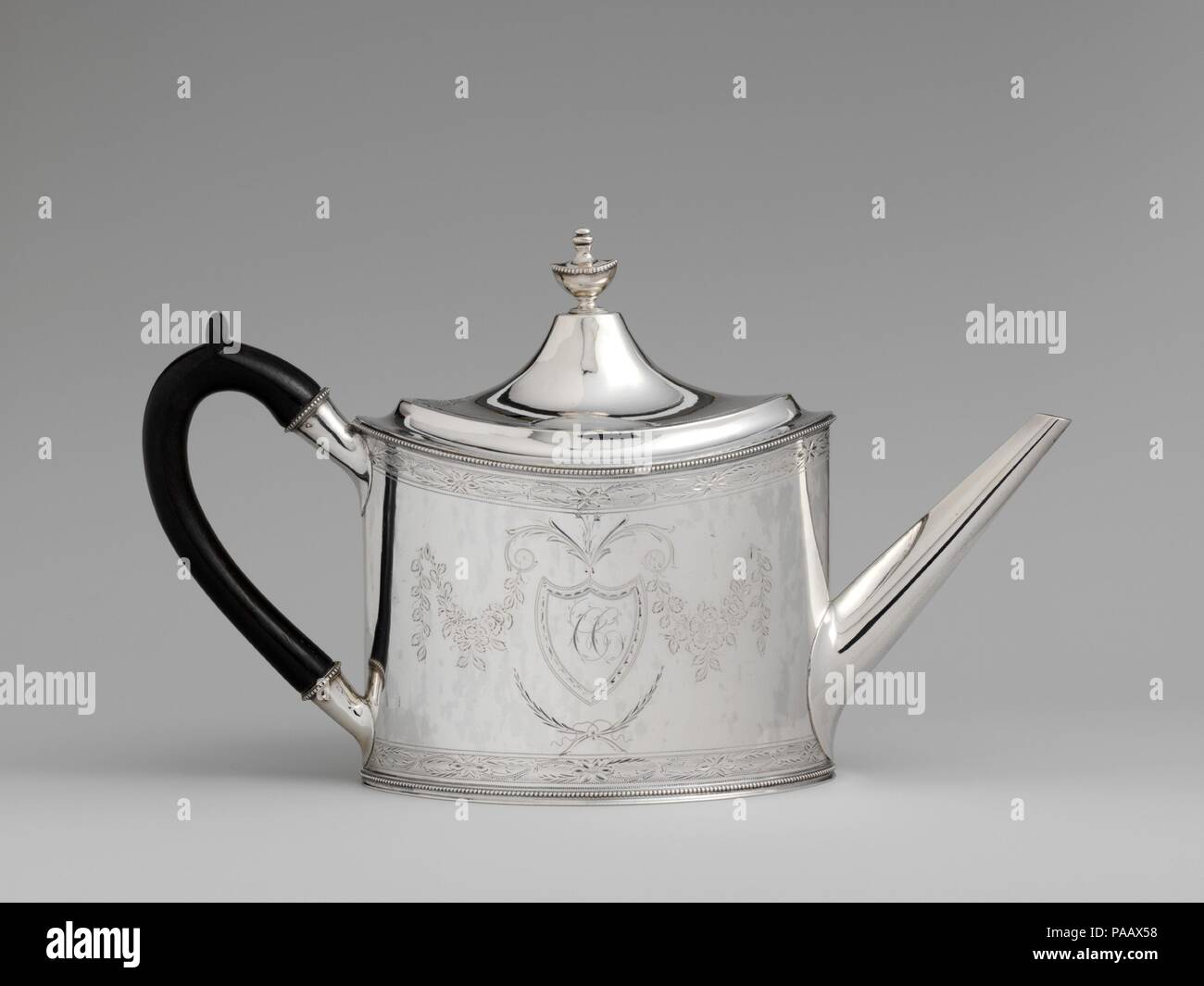 Teiera. Cultura: American. Dimensioni: complessivo: 7 9/16 x 12 5/8 in. (19,2 x 32,1 cm); 24 oz. 2 dwt. (750 g) di base: 6 9/16 x 4 7/16 in. (16,7 x 11,3 cm). Autore: John A. Schanck (New Jersey 1774-1864 New Jersey). Data: ca. 1795. Museo: Metropolitan Museum of Art di New York, Stati Uniti d'America. Foto Stock