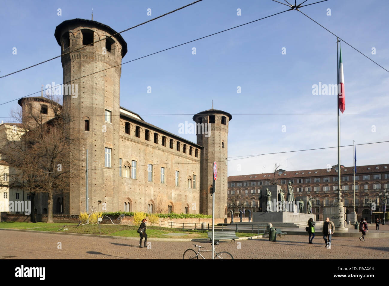 Palazzo Madama e il monumento a Emanuele Filiberto duca d'Aosta, Piazza Castello, Torino, Italia. Foto Stock