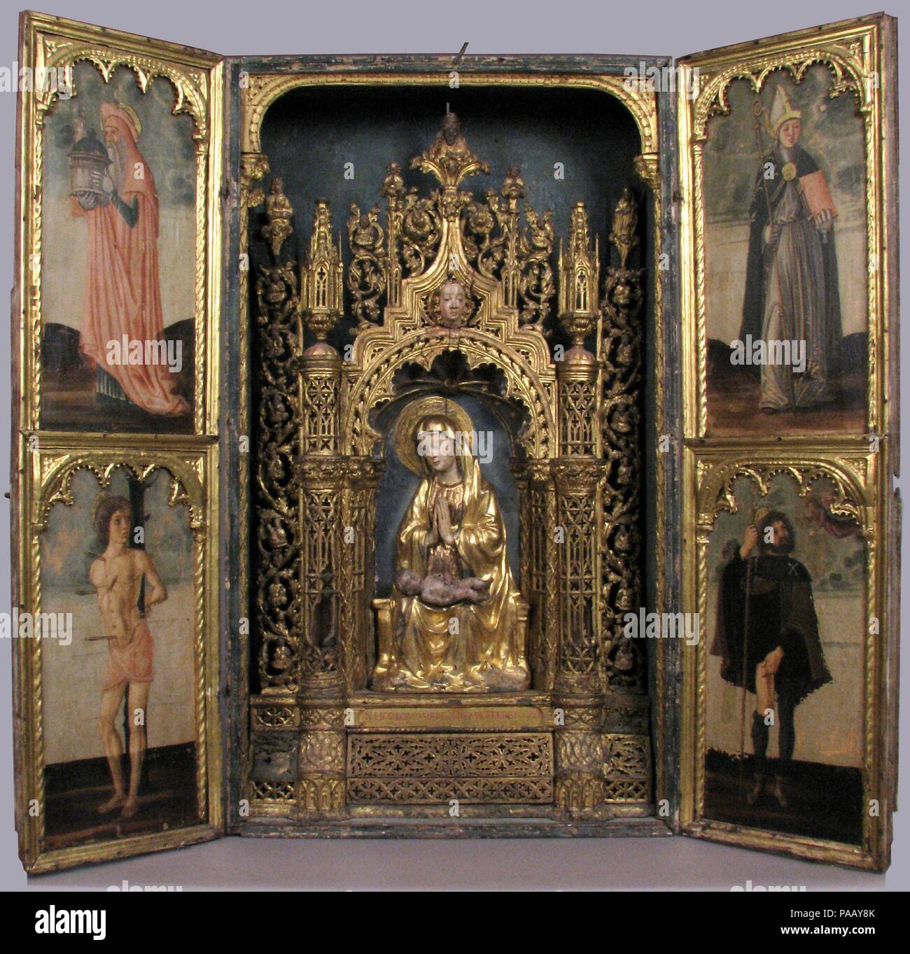 Altare Santuario con quattro Santi. Artista: italiano (Veneto) pittore , terzo quarto del XV secolo. Cultura: Italiano. Dimensioni: in generale (a-armadio con ante chiuse): 49 1/4 x 28 1/2 x 10 1/4 in. (125.1 x 72,4 x 26 cm) complessiva (con alette aperte): 49 1/4 x 56 3/4 x 10 1/4 in. (125.1 x 144.1 x 26 cm) ala sinistra: 49 1/4 x 14 x 1 1/4 in. (125.1 x 35,6 x 3,2 cm) ala destra: 49 1/4 x 14 3/8 x 1 1/4 in. (125.1 x 36,5 x 3,2 cm) Madonna e Bambino: 18 5/16 x 10 3/4 x 3 3/4 in. (46.5 x 27.3 x 9.5 cm). Data: ca. 1450-75. Museo: Metropolitan Museum of Art di New York, Stati Uniti d'America. Foto Stock