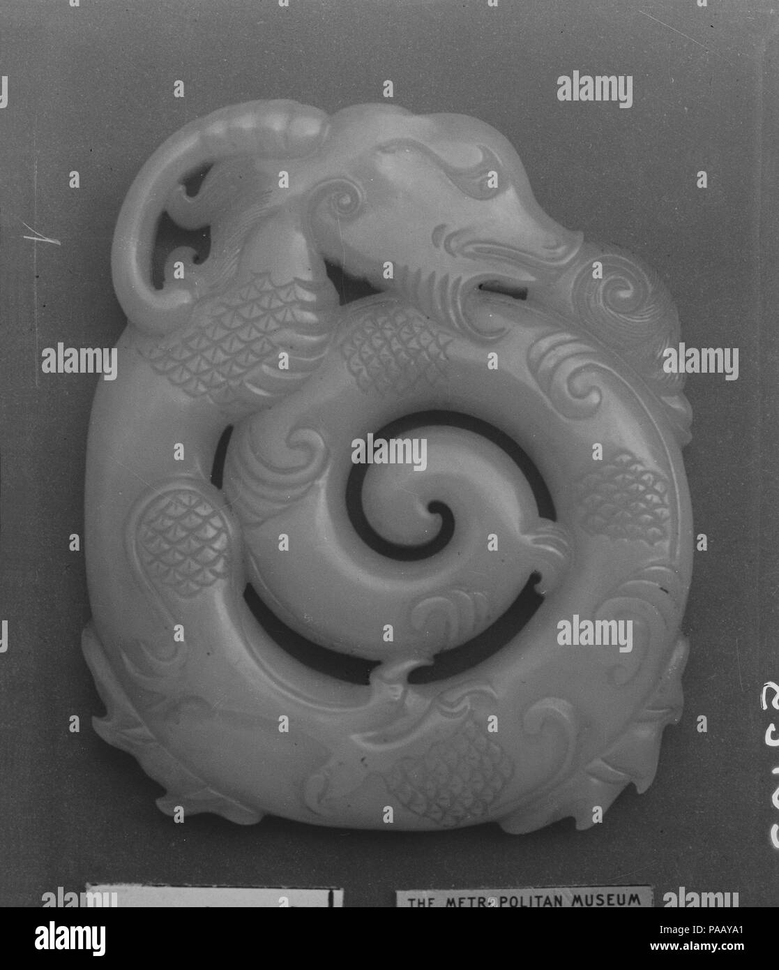 Fermacarte. Cultura: la Cina. Dimensioni: H. 2 15/16 in. (7.4 cm); W. 2 7/16 in. (6.2 cm); L. 3/8 in. (0,9 cm). Museo: Metropolitan Museum of Art di New York, Stati Uniti d'America. Foto Stock