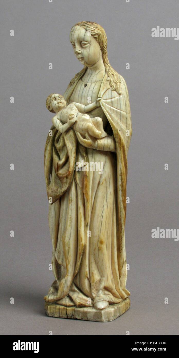 Madonna e Bambino. Cultura: francese. Dimensioni: complessiva (senza corona): 8 1/8 x 2 3/8 x 1 15/16 in. (20,6 x 6 x 4,9 cm) complessiva (con corona): 8 5/16 x 2 3/8 x 1 15/16 in. (21,1 x 6 x 4,9 cm). Data: XV-XVI secolo (?). Museo: Metropolitan Museum of Art di New York, Stati Uniti d'America. Foto Stock