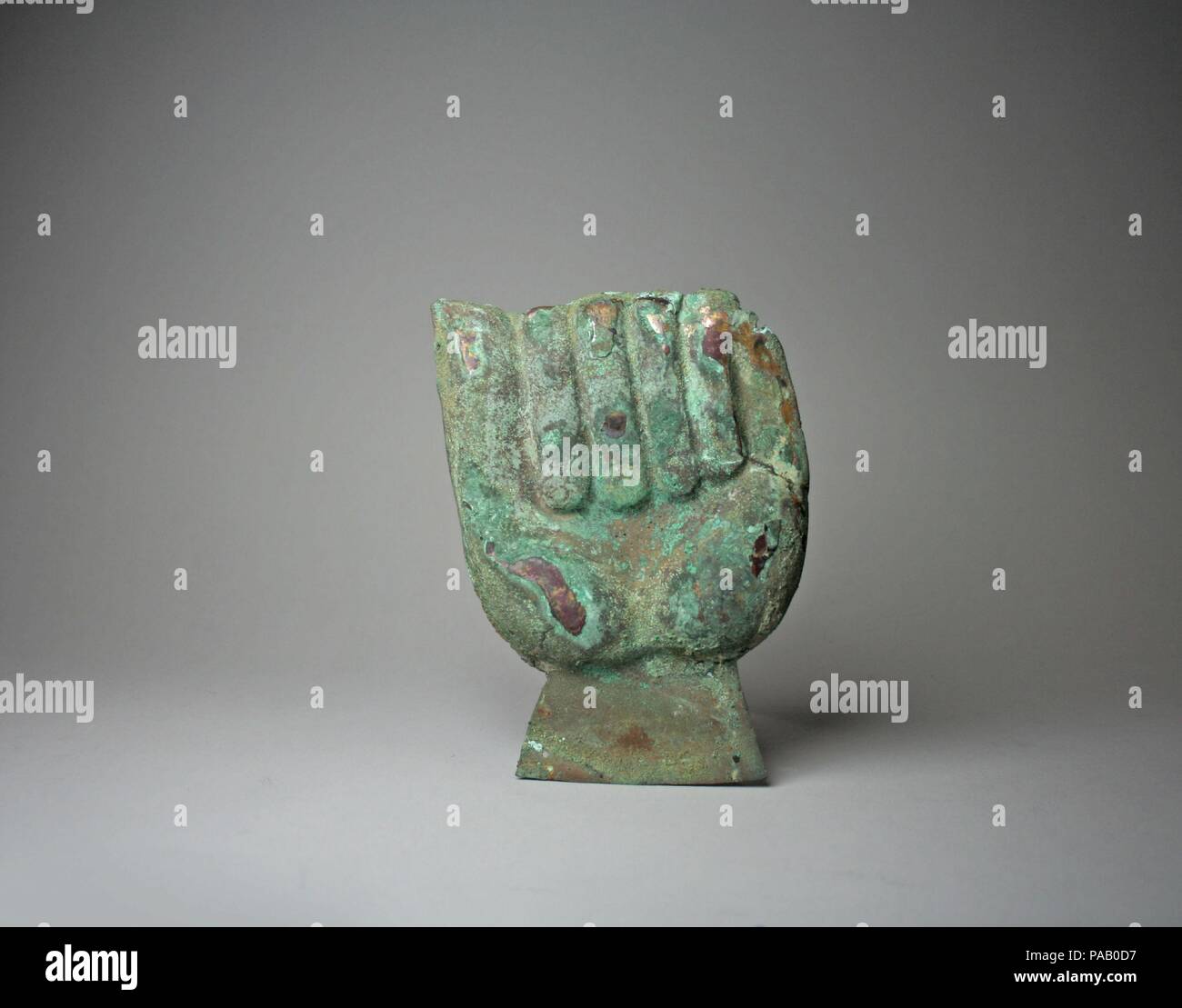 Ornamento del pugno. Cultura: Moche (Loma Negra). Dimensioni: H x W: 4 3/4 x 6 1/2 in. (12,1 x 16,5 cm). Data: 390-450. Museo: Metropolitan Museum of Art di New York, Stati Uniti d'America. Foto Stock