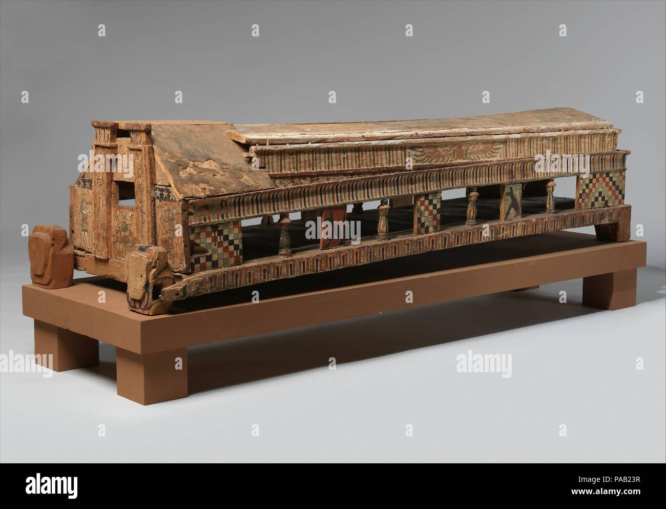 Bara. Cultura: copto. Dimensioni: complessivo: 16 1/2 x 70 1/4 x 20 3/4 in. (41,9 x 178,4 x 52,7 cm) Base: 8 x 72 x 21 1/2 in. (20,3 x 182.9 x 54,6 cm). Data: 4° secolo. Museo: Metropolitan Museum of Art di New York, Stati Uniti d'America. Foto Stock