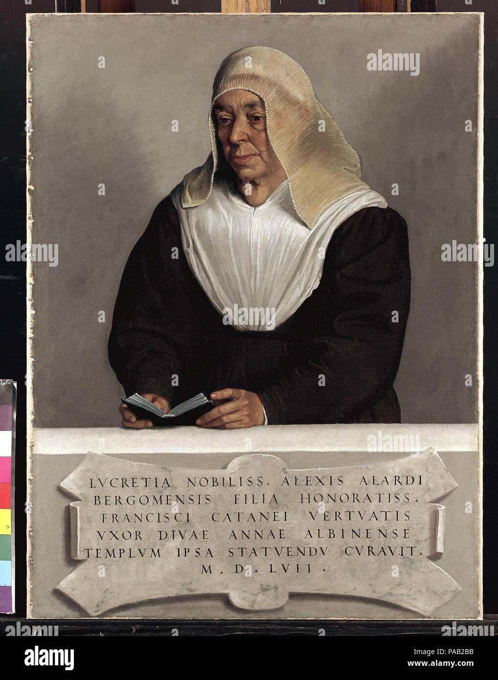 La badessa Lucrezia Agliardi Vertova (1490?-1558). Artista: Giovanni Battista Moroni (italiano, Albino, non più tardi di 1524-1578 Albino). Dimensioni: 36 x 27 in. (91,4 x 68,6 cm). Data: 1557. Come l'iscrizione latina ci dice, la badessa Lucrezia Agliardi Vertova fondò il convento carmelitano di Sant Anna ad Albino, al di fuori di Bergamo. Questo notevolmente unidealized ritratto della badessa vedova appeso lì per secoli. Moroni era così famosa per il naturalismo dei suoi ritratti che il pittore veneziano Tiziano individuato lui fuori per qualità e i suoi dipinti erano un ingrediente importante nella formazione tha Foto Stock