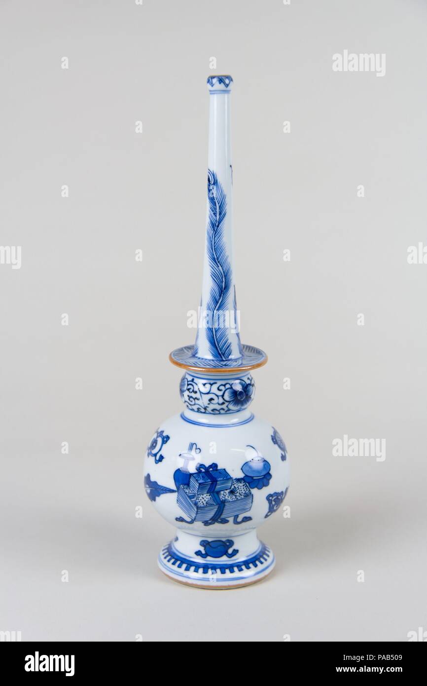 Sprinkler Rosewater. Cultura: la Cina. Dimensioni: H. 11 1/8 in. (28,3 cm). Museo: Metropolitan Museum of Art di New York, Stati Uniti d'America. Foto Stock