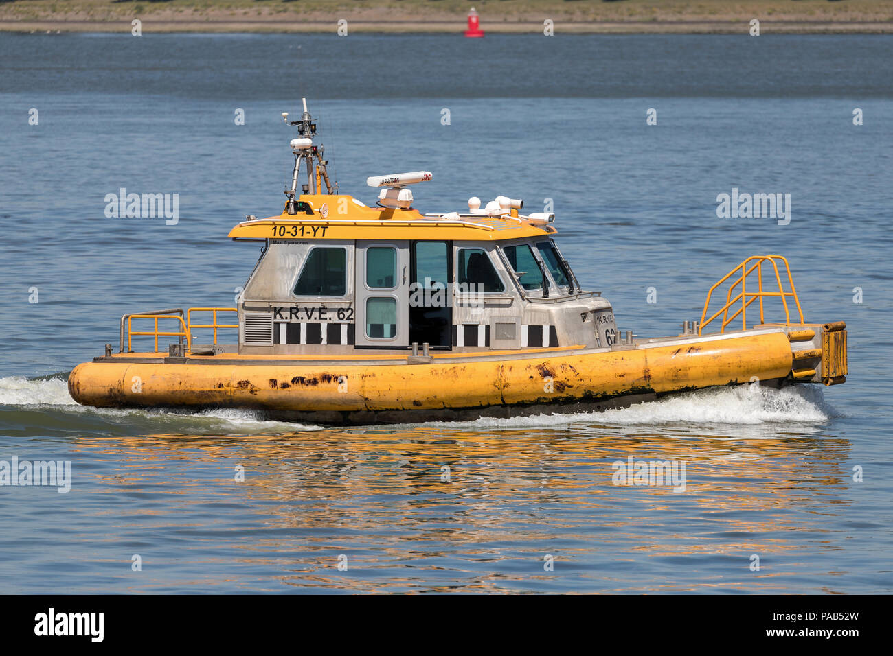 Alta velocità KRVE craft 62 nel porto di Rotterdam. KRVE è l'olandese Royal barcaioli dell Associazione Eendracht. Foto Stock