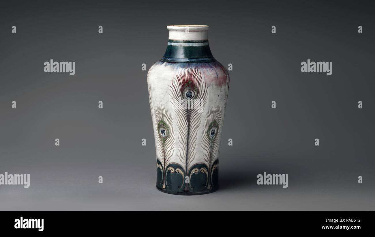 Vaso di piume di pavone immagini e fotografie stock ad alta risoluzione -  Alamy