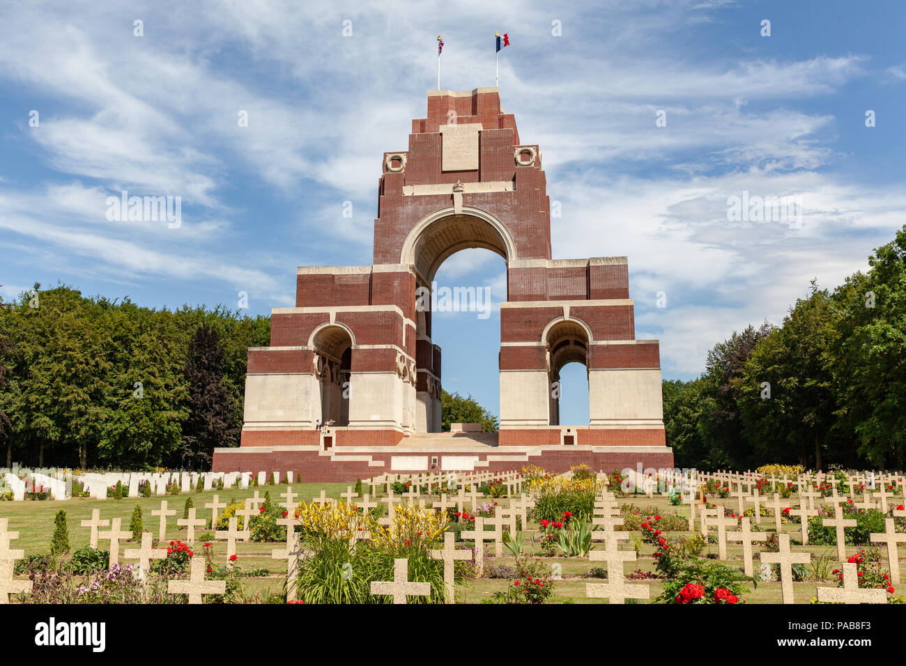 Thiepval Memorial, Somme dept,Hauts-de-France, Francia. Il 2 luglio 2018. Thiepval Memorial commemora la 72.000 più uomini di britannici e South African Foto Stock