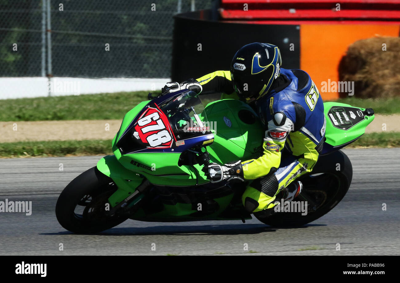 Motociclo 678 con loghi compresi Shoei, BT Racing, Zoomer, Sunoco, Dunlop. American Motorcycle Association Vintage motocicletta giorni 2018 evento. Moto Foto Stock