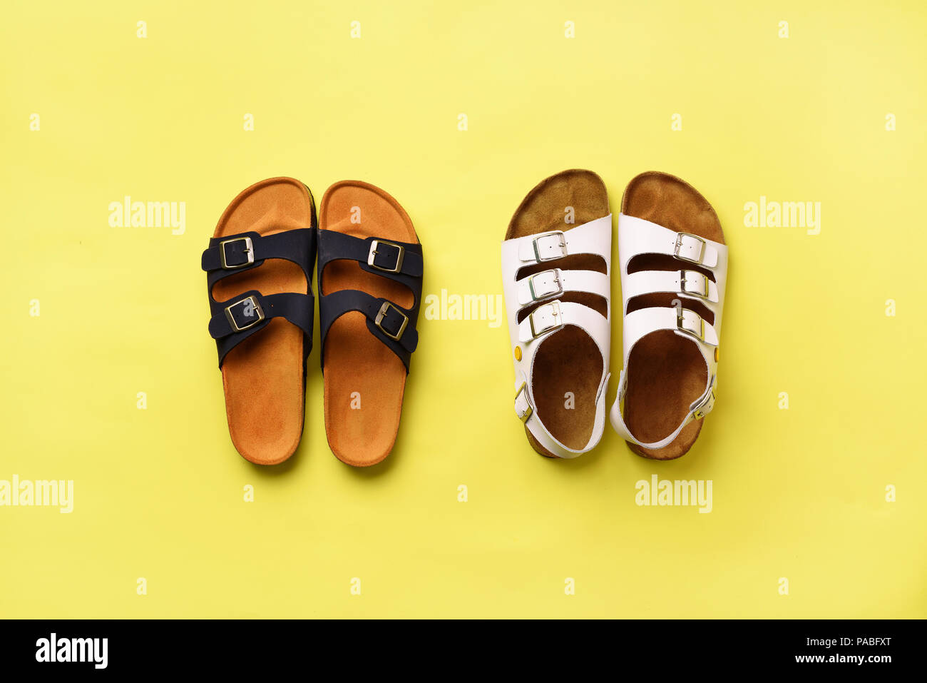 Estate scarpe da donna - sandali Birkenstock () e pantofole su sfondo  giallo con copia spazio. Vista dall'alto. Minima laici piana. Concetto di  selezione Foto stock - Alamy