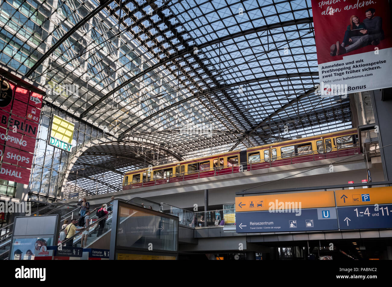 HAUPTBANHOF BERLINO GERMANIA Foto Stock