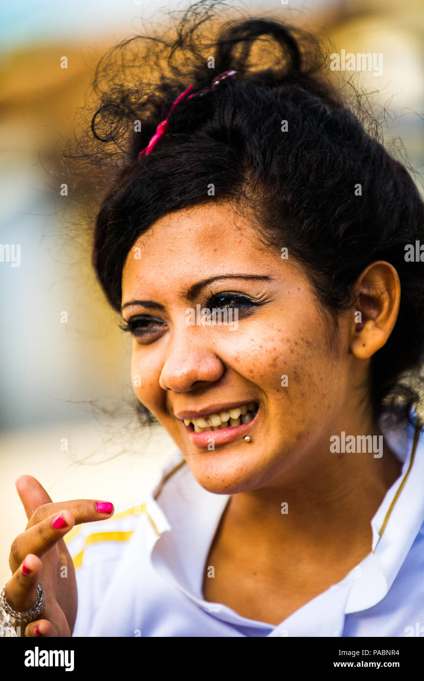 MANAGUA, NICARAGUA - Jan 6, 2012: Non identificato ragazza nicaraguense ritratto. Il 69% delle persone Nicaranguan appartengono al Mestizo gruppo etnico Foto Stock