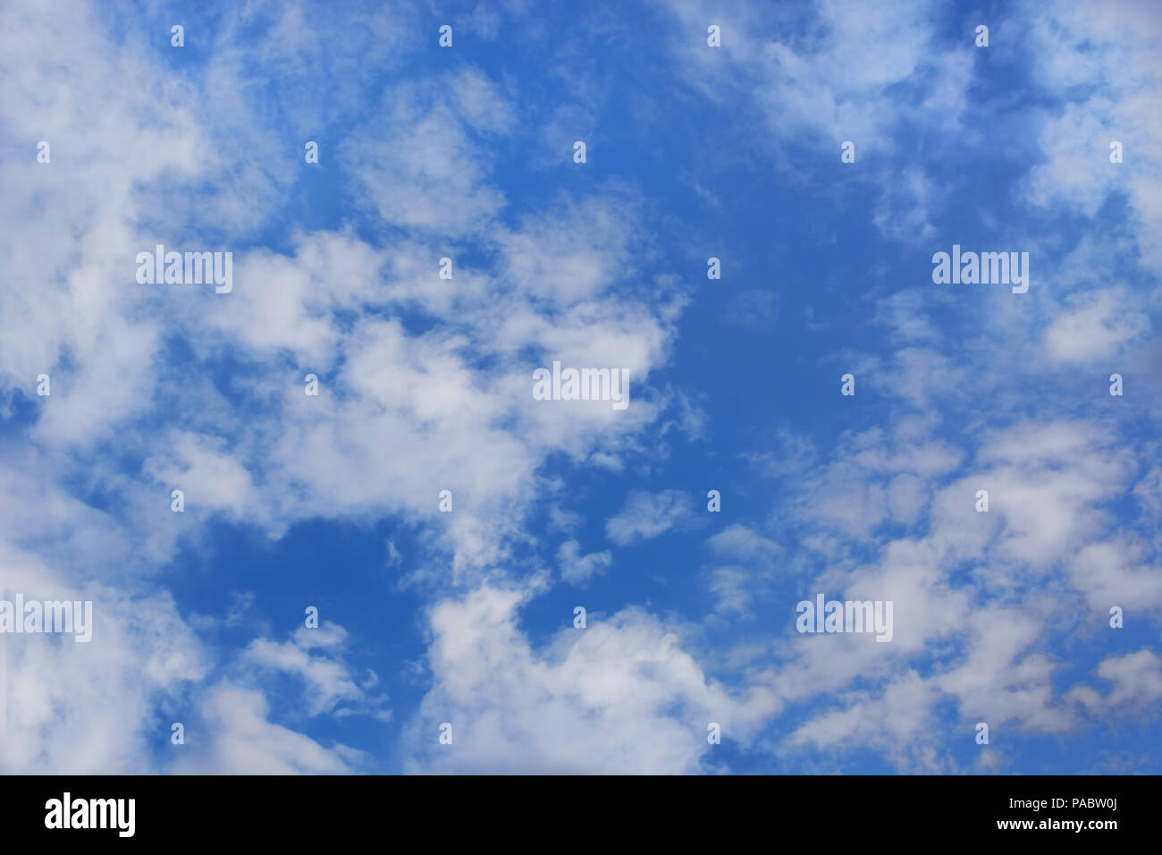 Bellissimo il cielo blu con nuvole bianche, cloud scape Foto Stock