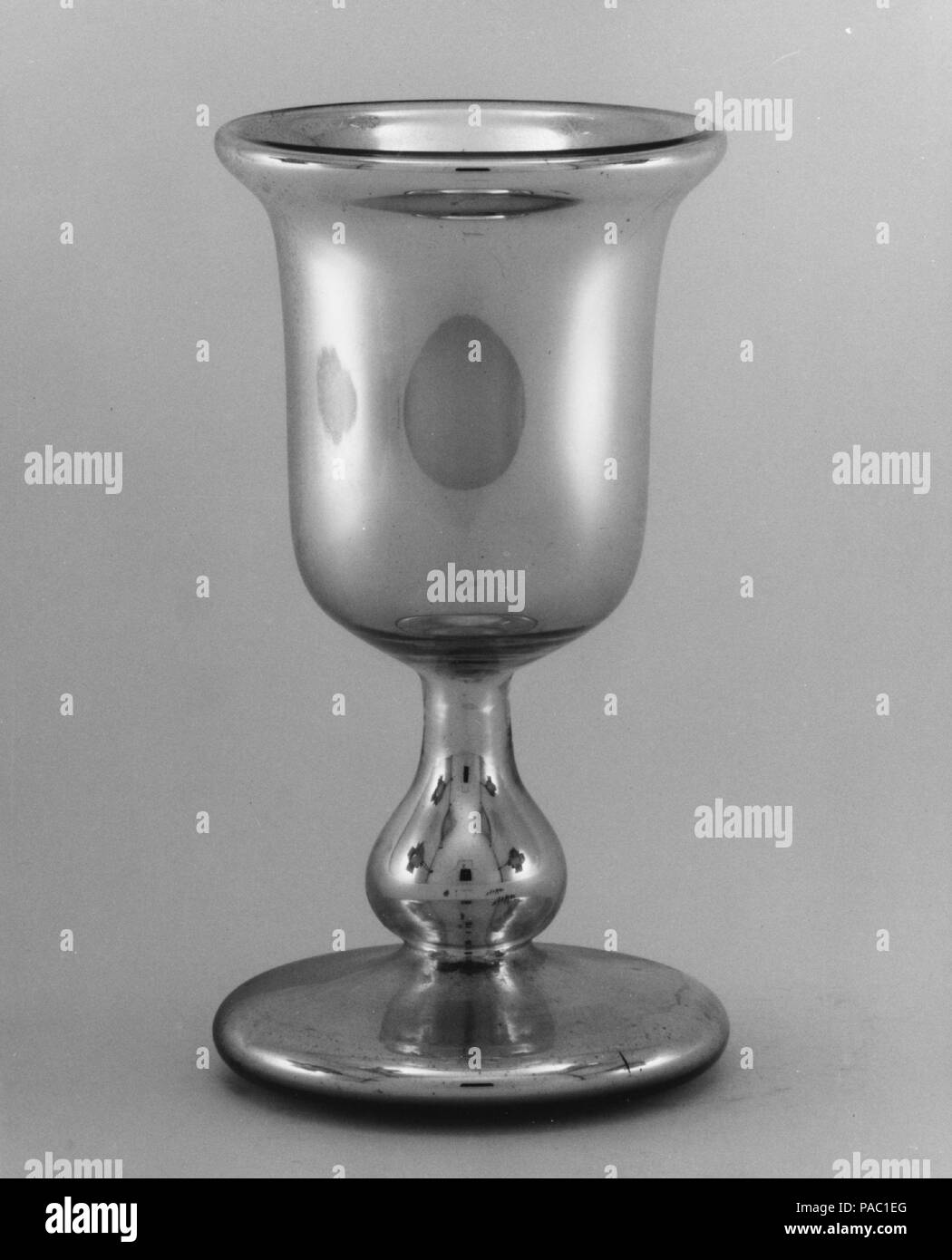 Calice. Cultura: American. Dimensioni: H. 7 9/16 in. (19,2 cm); Diam. 4 1/8 in. (10,5 cm). Maker: New England Glass Company (American, East Cambridge, Massachusetts, 1818-1888). Data: 1855-70. Museo: Metropolitan Museum of Art di New York, Stati Uniti d'America. Foto Stock