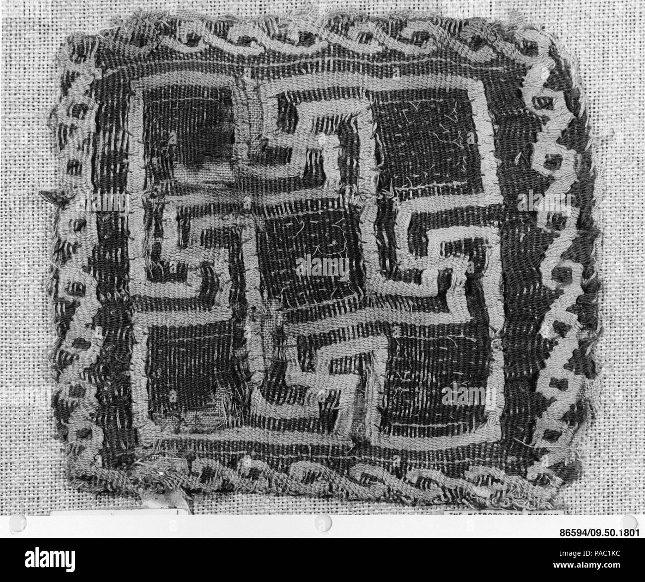 Square. Dimensioni: H. 3 7/8 in. (9.8 cm) W. 4 3/4 in. (12,1 cm). Data: 3a-4a secolo. Museo: Metropolitan Museum of Art di New York, Stati Uniti d'America. Foto Stock Square. Dimensioni: H. 3 7/8 in. (9.8 cm) W. 4 3/4 in. (12,1 cm). Data: 3a-4a secolo. Museo: Metropolitan Museum of Art di New York, Stati Uniti d'America. Foto Stock